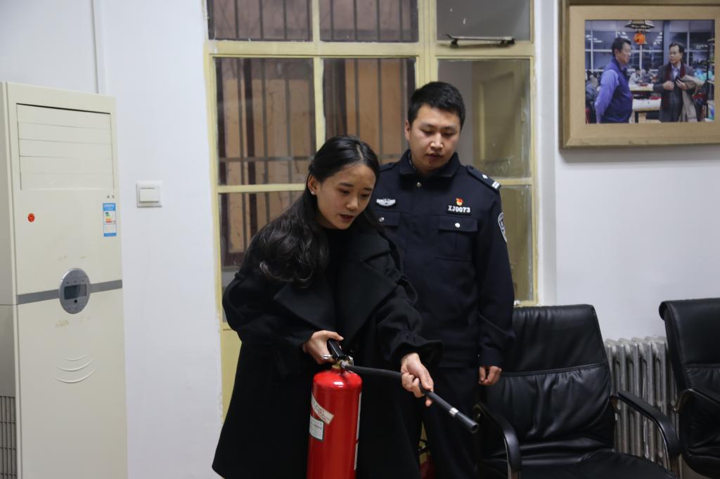 中国人寿漳浦县支公司开展消防安全知识培训暨应急演练活动——筑牢安全防线绷紧防火之弦(图1)