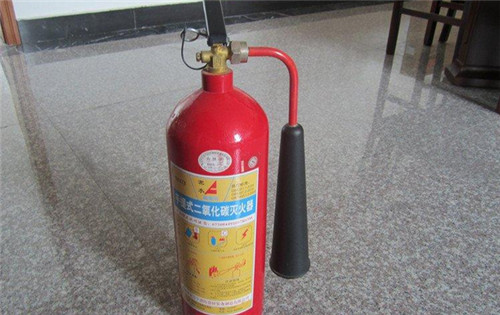 求问常用的灭火器的种类和使用方法?(图1)